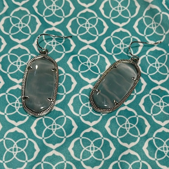 Kendra Scott Elle Earrings - Picture 1 of 2